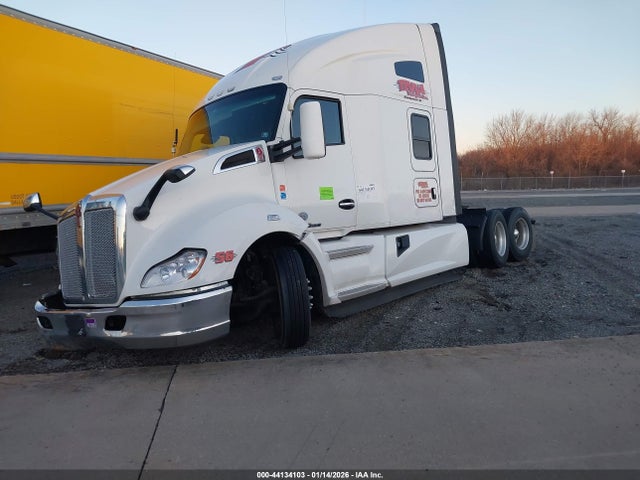 44134103 :رقم المزاد ، 1XKYDP9X6NJ480129 vin ، 2022 Kenworth T680 مزاد بيع