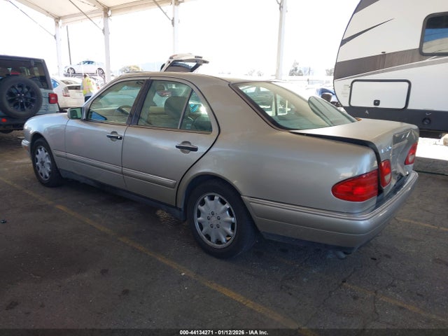 1999 MERCEDES-BENZ E 320 WDBJF65H6XA875803 Photo 2