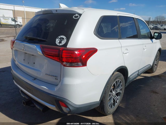 2017 MITSUBISHI OUTLANDER JA4AD3A37HZ066050 Photo 3