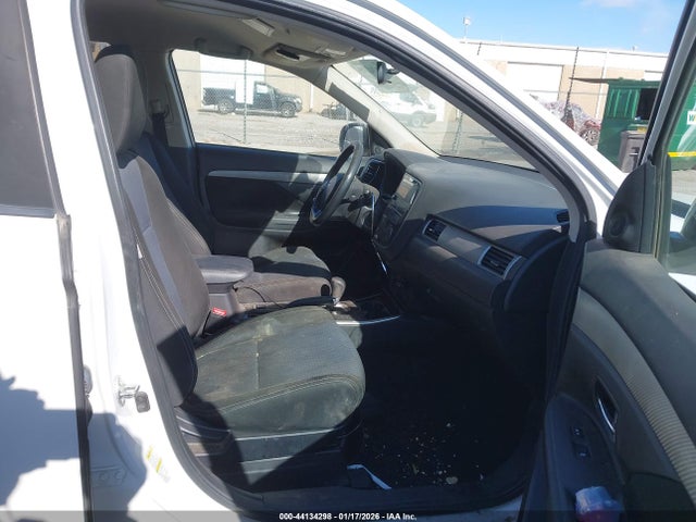 2017 MITSUBISHI OUTLANDER JA4AD3A37HZ066050 Photo 4