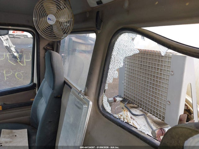 Продажа на аукционе авто 2004 Freightliner Medium Conventional Fl112, vin: 1FVHBGAN64HM17599, номер лота: 44134397