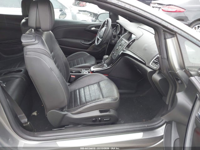 44134410 :رقم المزاد ، W04WH3N52HG090743 vin ، 2017 Buick Cascada Premium مزاد بيع