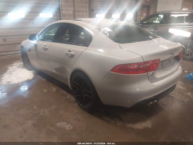 2018 JAGUAR XE SAJAK4FN6JCP36855 Photo 2