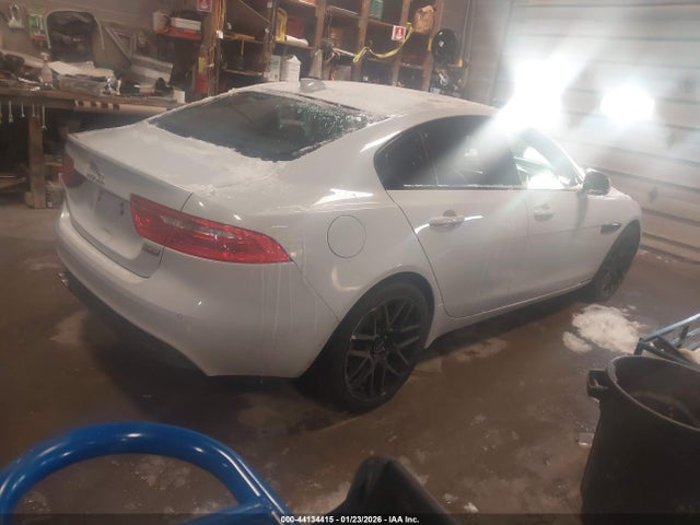 2018 JAGUAR XE SAJAK4FN6JCP36855 Photo 3