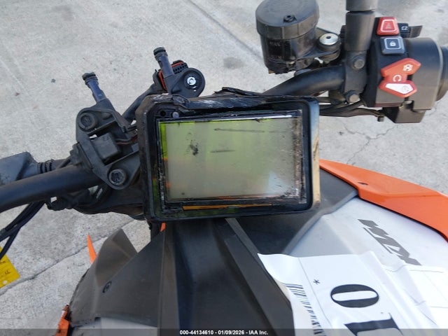 2022 KTM 1290 VBKV39405NM952549 Photo 6
