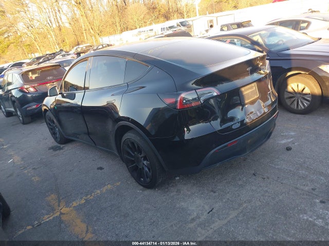 2022 TESLA MODEL Y 7SAYGDEEXNF321503 Photo 2