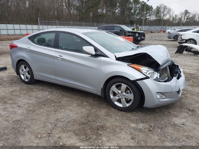 2013 HYUNDAI ELANTRA 5NPDH4AE3DH330381