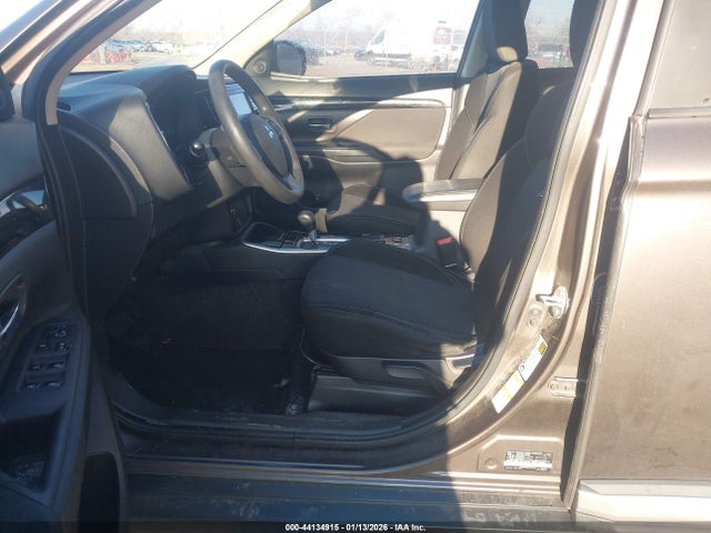 2019 MITSUBISHI OUTLANDER JA4AD2A38KZ053065 Photo 4