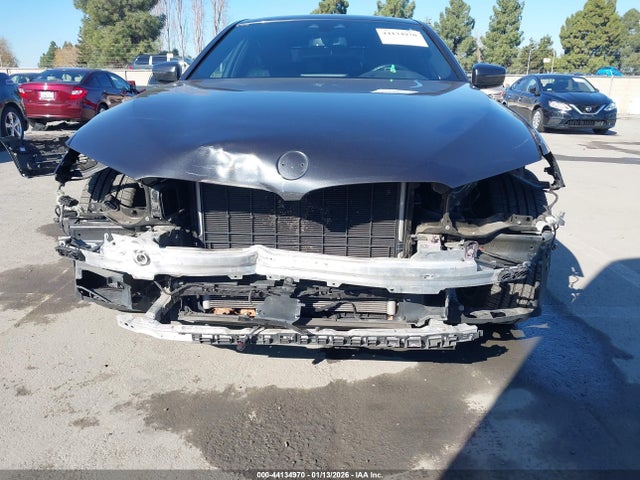 WBAJR7C03LWW60854 BMW 530i Xdrive