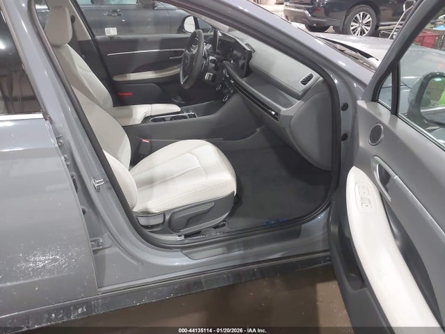 2025 Hyundai Sonata Sel მანქანა იყიდება აუქციონზე, vin: KMHL64JA6SA431851, აუქციონის ნომერი: 44135114