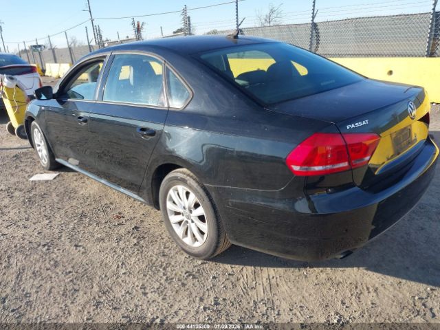 2015 VOLKSWAGEN PASSAT 1VWAT7A35FC013148 Photo 2