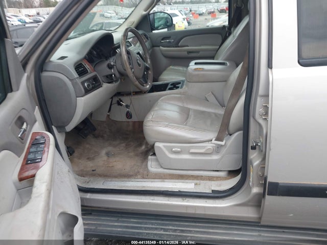 44135349 :رقم المزاد ، 3GNFC16007G182861 vin ، 2007 Chevrolet Suburban 1500 Lt مزاد بيع