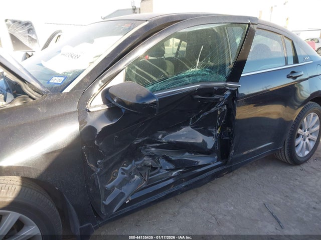 1C3CCBBB5EN107610 Chrysler 200 Touring