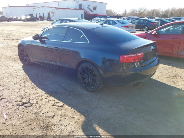 2011 AUDI A5 WAUCFAFR4BA047050 Photo 2