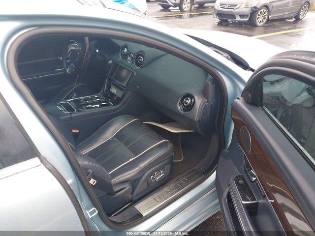 2011 JAGUAR XJ SAJWA2GBXBLV18131 Photo 4