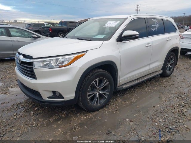Продажа на аукционе авто 2016 Toyota Highlander Xle V6, vin: 5TDJKRFH3GS327855, номер лота: 44135595