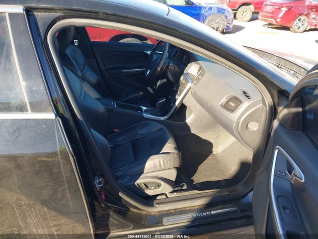 Volvo S60 T5 Premier 2015 YV126MFB4F1299836 Image 5
