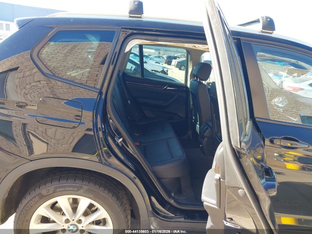 2017 BMW X3 5UXWX9C31H0T21927 Photo 7