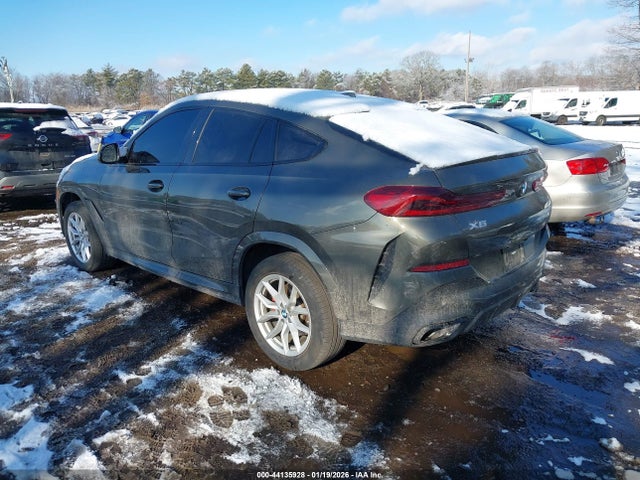 2022 BMW X6 5UXCY6C01N9K82817 Photo 2