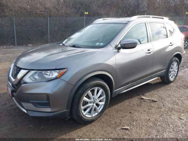 2018 NISSAN ROGUE KNMAT2MTXJP588591 Photo 1