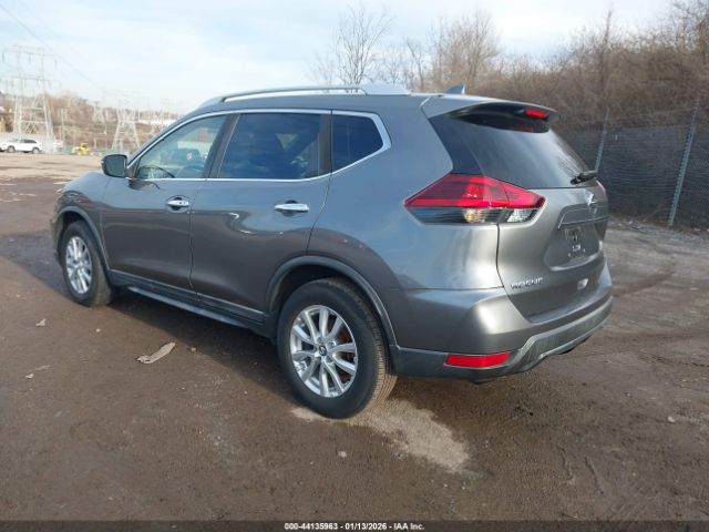 2018 NISSAN ROGUE KNMAT2MTXJP588591 Photo 2