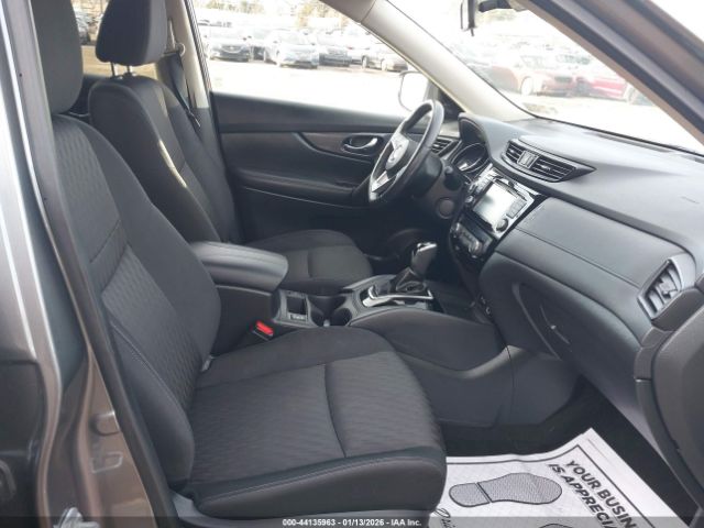 2018 NISSAN ROGUE KNMAT2MTXJP588591 Photo 4