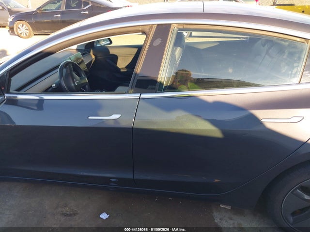 Tesla Model 3 Long Range/mid Range 2018 5YJ3E1EA8JF123800 Image 14