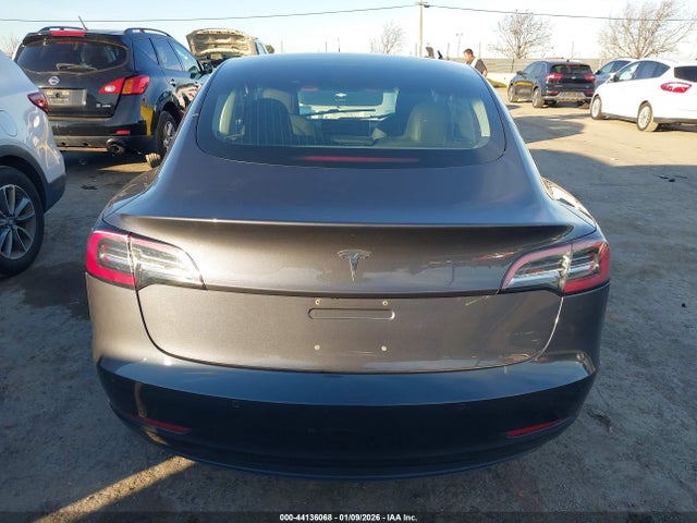 Tesla Model 3 Long Range/mid Range 2018 5YJ3E1EA8JF123800 Image 16