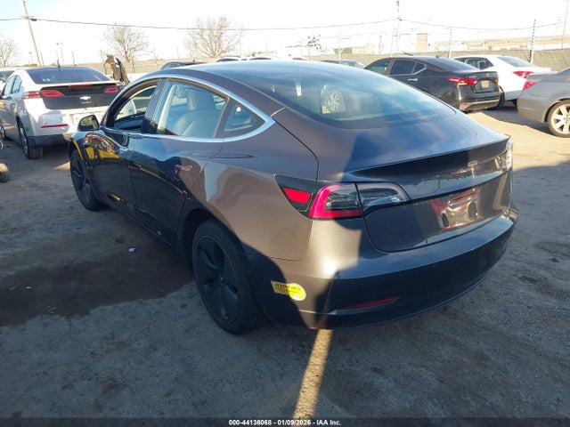 2018 TESLA MODEL 3 5YJ3E1EA8JF123800 Photo 2