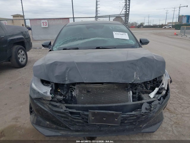 5NPLM4AG1PH105423 Hyundai ELANTRA SEL