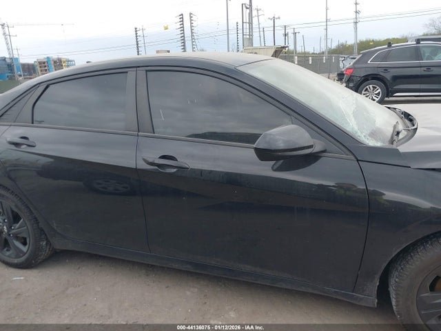 5NPLM4AG1PH105423 Hyundai ELANTRA SEL