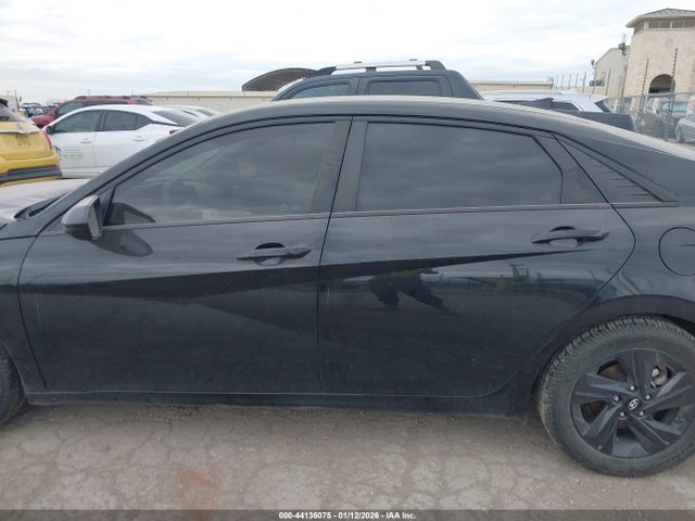 5NPLM4AG1PH105423 Hyundai ELANTRA SEL