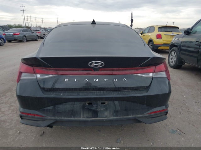 5NPLM4AG1PH105423 Hyundai ELANTRA SEL