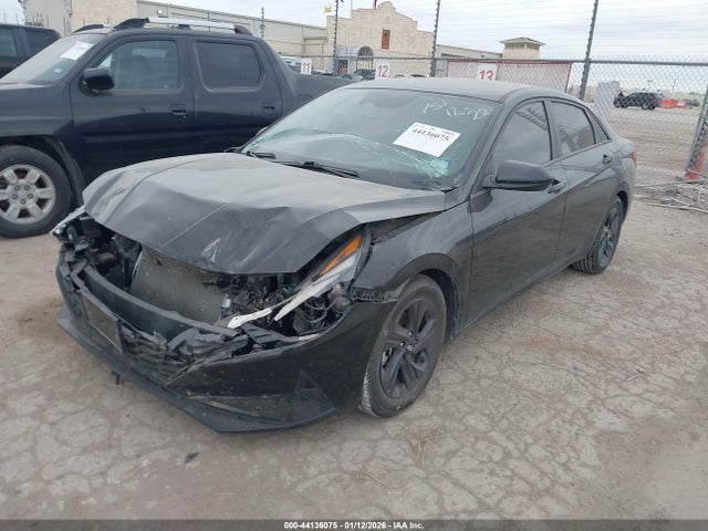 5NPLM4AG1PH105423 Hyundai ELANTRA SEL