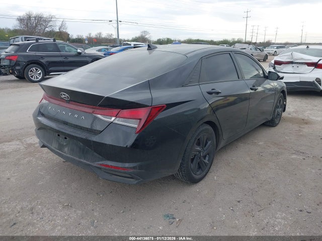 5NPLM4AG1PH105423 Hyundai ELANTRA SEL