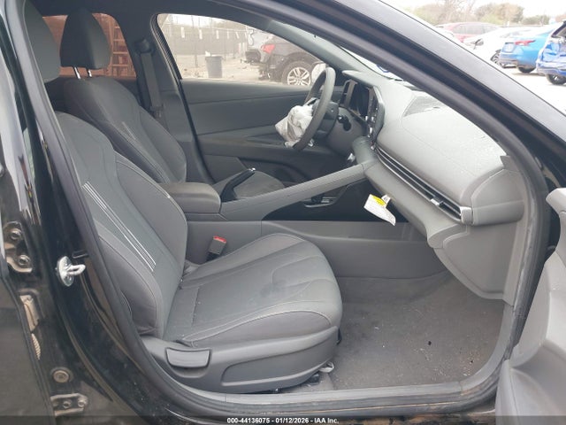 5NPLM4AG1PH105423 Hyundai ELANTRA SEL