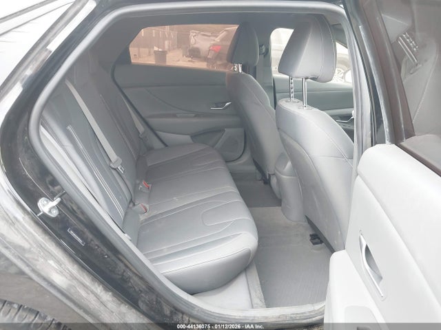 5NPLM4AG1PH105423 Hyundai ELANTRA SEL