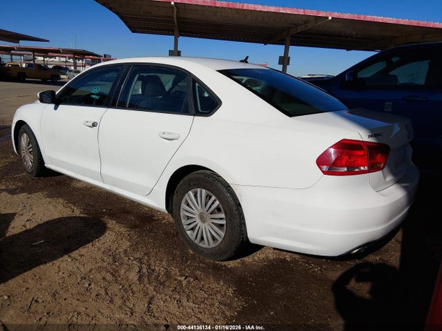 Volkswagen Passat 1.8t S 2015 1VWAT7A31FC077221 Image 3