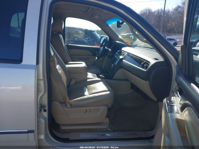 44136192 :رقم المزاد ، 1GKS1EEF7BR378240 vin ، 2011 Gmc Yukon Denali مزاد بيع