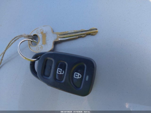 KMHD74LF9HU083173 Hyundai ELANTRA SE