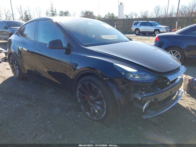 2024 TESLA MODEL Y 7SAYGDEF2RA264368 Photo 0