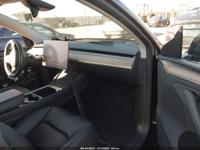 2024 TESLA MODEL Y 7SAYGDEF2RA264368 Photo 4