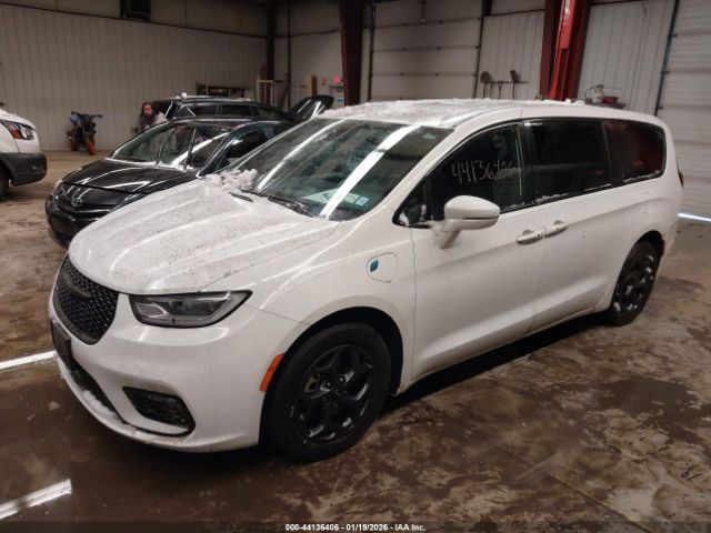 2022 CHRYSLER PACIFICA HYBRID 2C4RC1L71NR126877 Photo 1