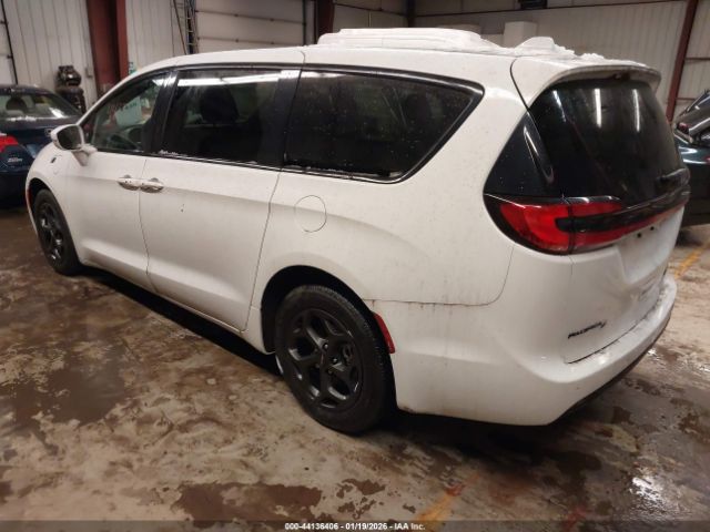2022 CHRYSLER PACIFICA HYBRID 2C4RC1L71NR126877 Photo 2