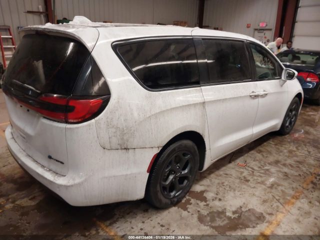 2022 CHRYSLER PACIFICA HYBRID 2C4RC1L71NR126877 Photo 3