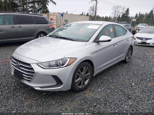 5NPD84LF2JH225977 Hyundai ELANTRA SEL