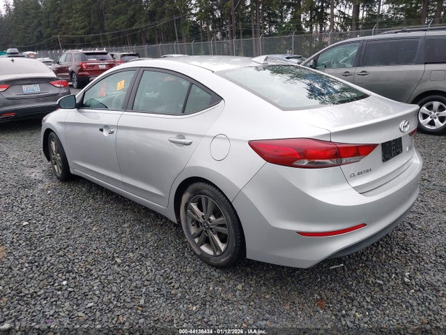 5NPD84LF2JH225977 Hyundai ELANTRA SEL