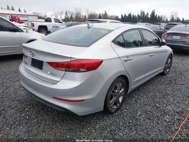 5NPD84LF2JH225977 Hyundai ELANTRA SEL