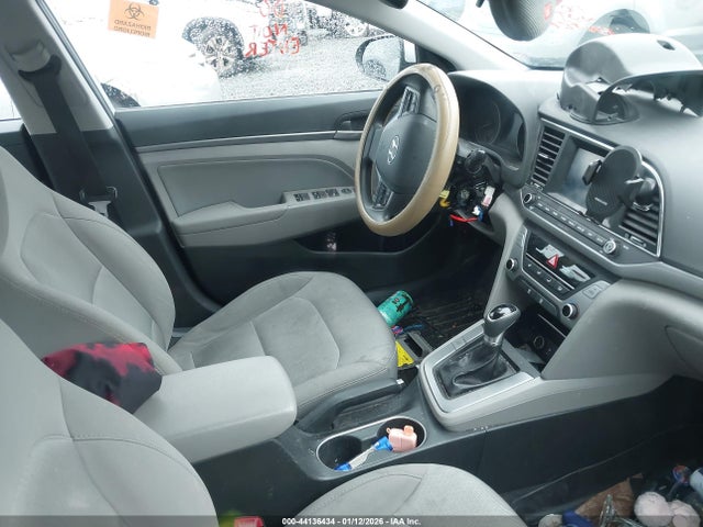 5NPD84LF2JH225977 Hyundai ELANTRA SEL