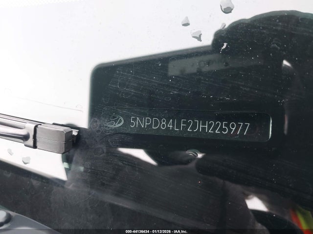 5NPD84LF2JH225977 Hyundai ELANTRA SEL